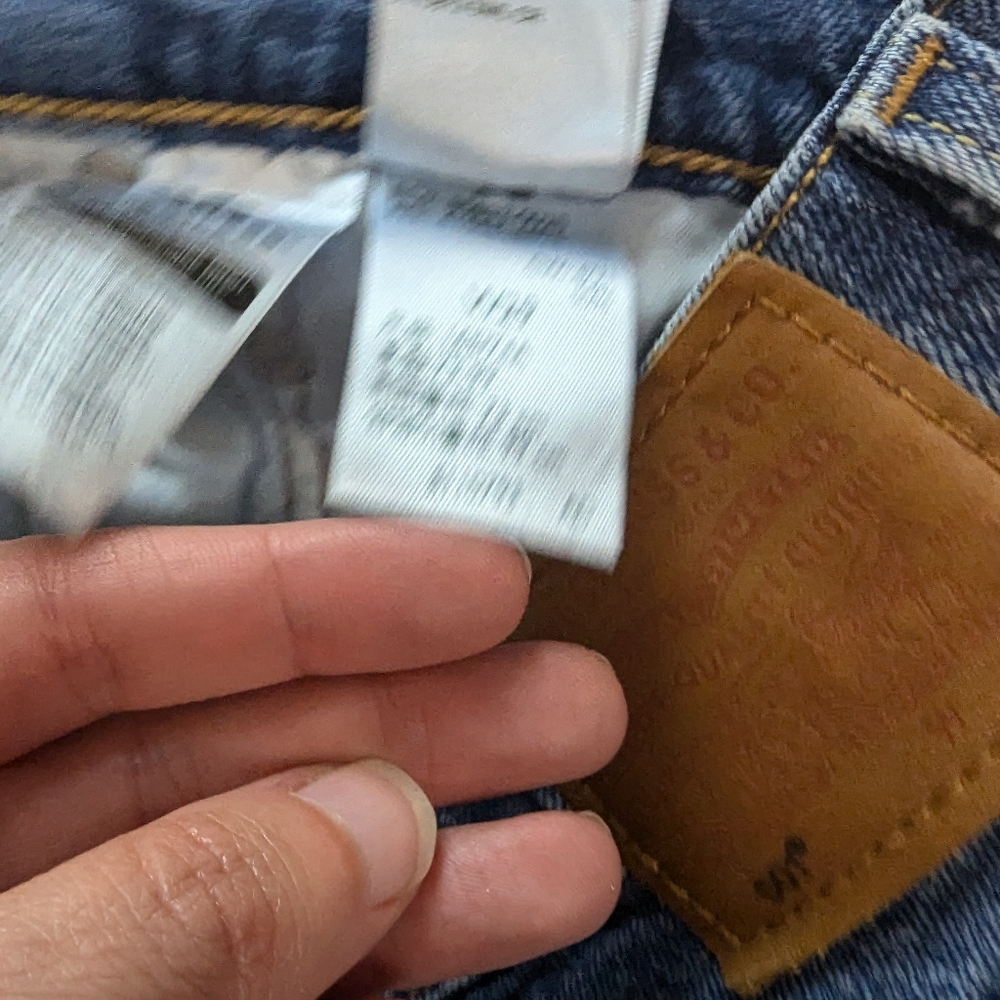 Levis 501 cut off jean shorts - Picture 4 of 10